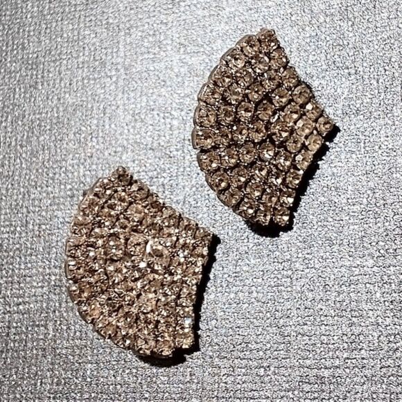 Vintage Silver Tone Prong Set Clear Rhinestone Fan Shaped Clip Earrings - Picture 3 of 6